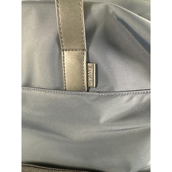 Away Travel The Everywhere Bag 16” Carry On Duffle Navy Blue Black NWOT - Picture 2 of 4